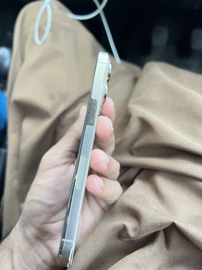 Apple iPhone 13 Pro 2