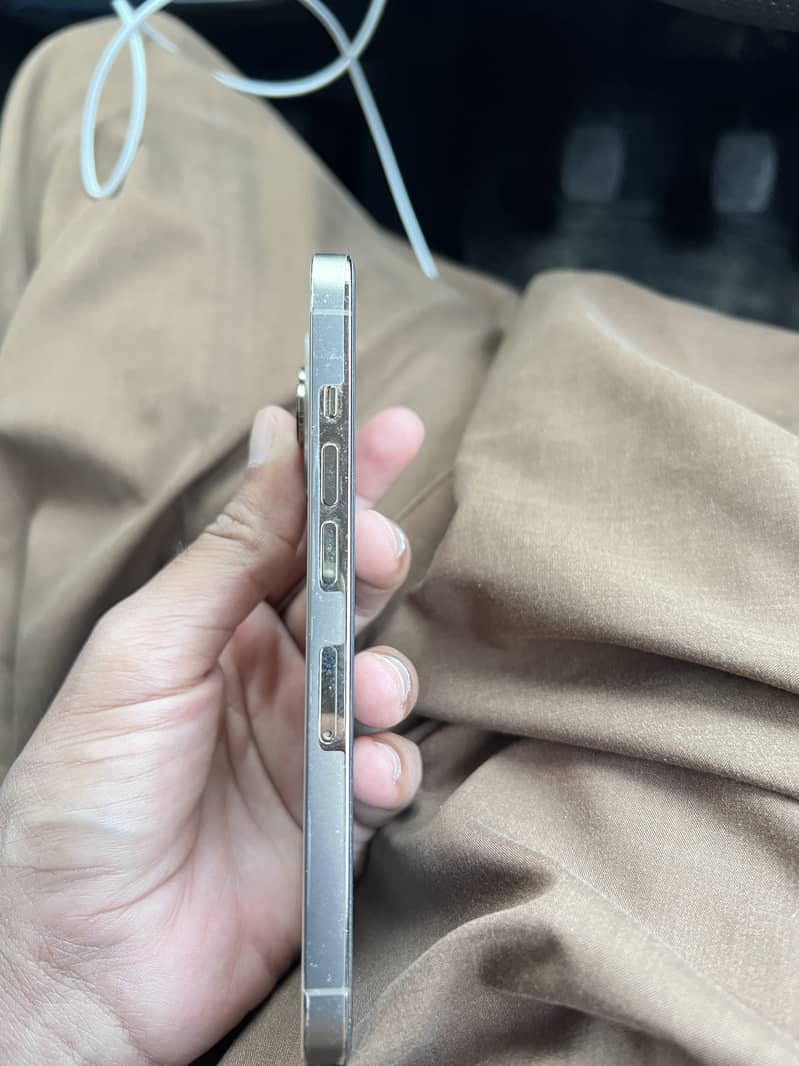 Apple iPhone 13 Pro 4