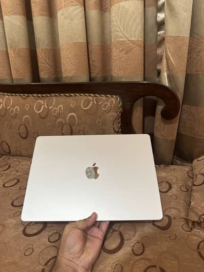 Macbook pro M2 2022 model usa import 15 inch display