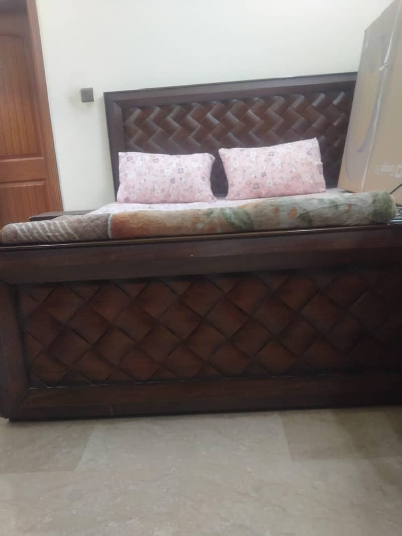 good condition bed sat 0