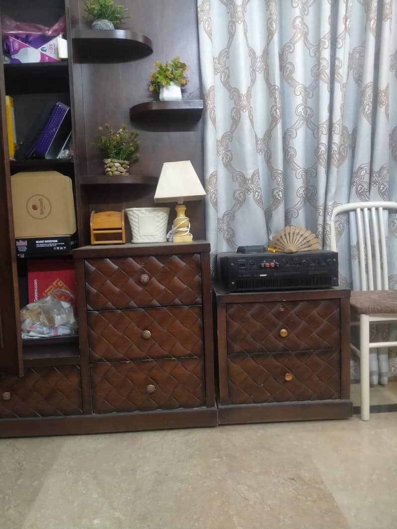 good condition bed sat 3