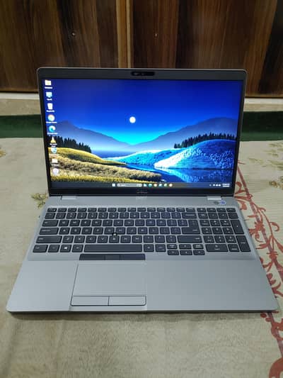 Dell Latitude 5511 - i7 H-series processor - 16GB/512GB