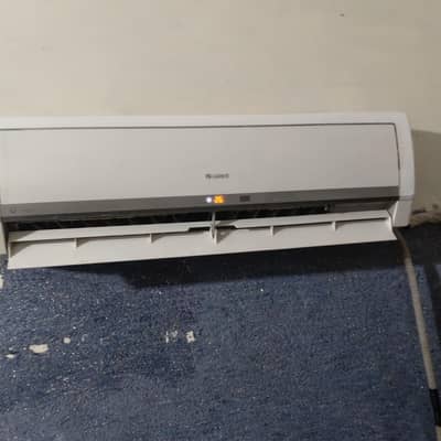 gree G10 model ha bilkul ok chalta ha