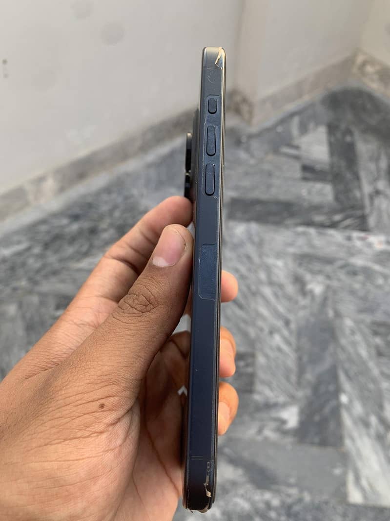 iphone 15 pro max 4