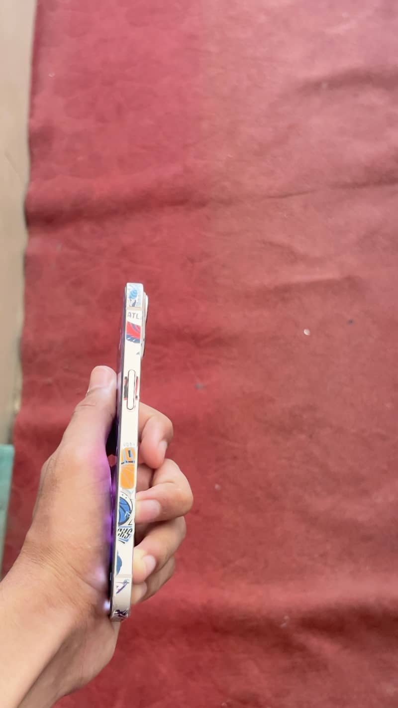 IPHONE 13  4