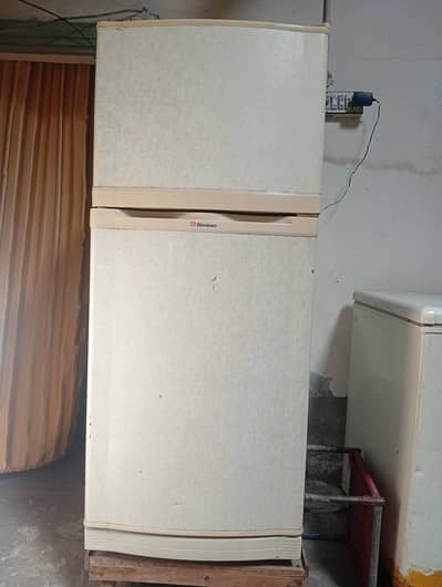 fridge bilkul neat and clean kisi koi damage ni ha