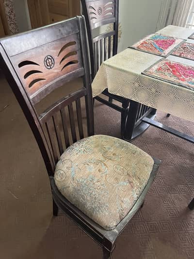 Urgently dining table for sale
