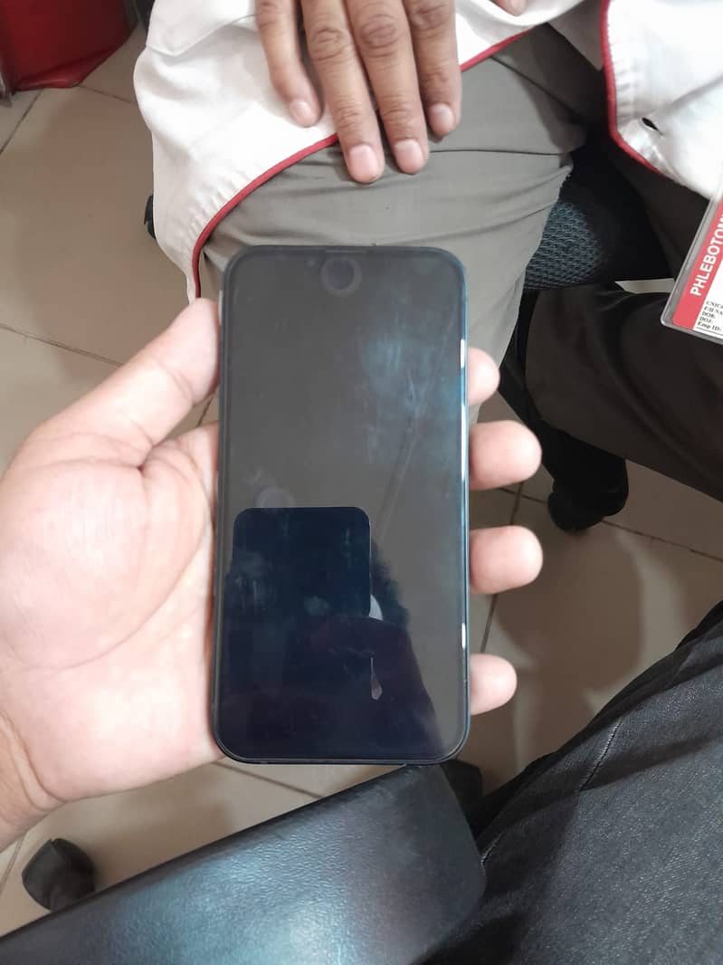Apple iPhone 13 2