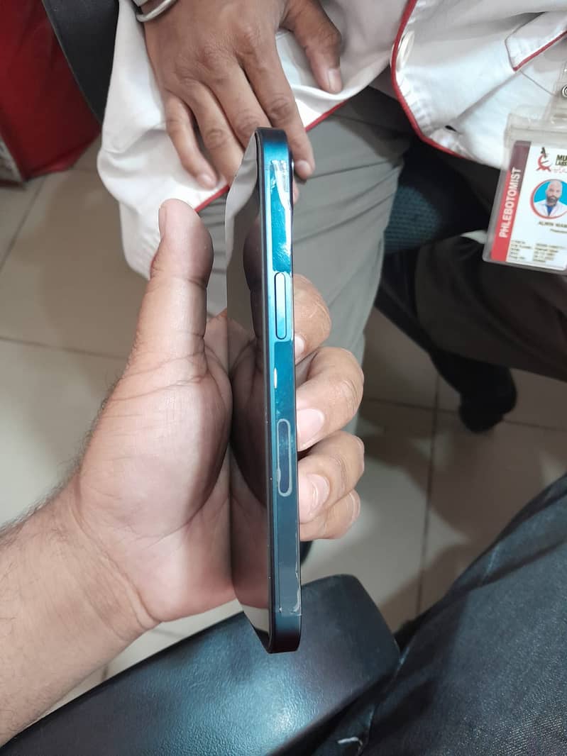 Apple iPhone 13 3