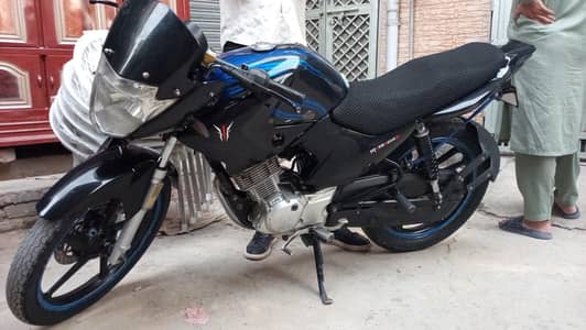 ybr 2016 model. . . for sale. . . whtts app 03430420058