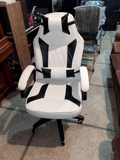 Gaming chair/Executive chair/office chair/Revolving chair/