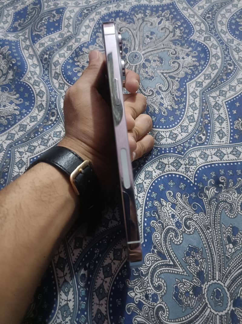 iPhone 14 Pro Max 4