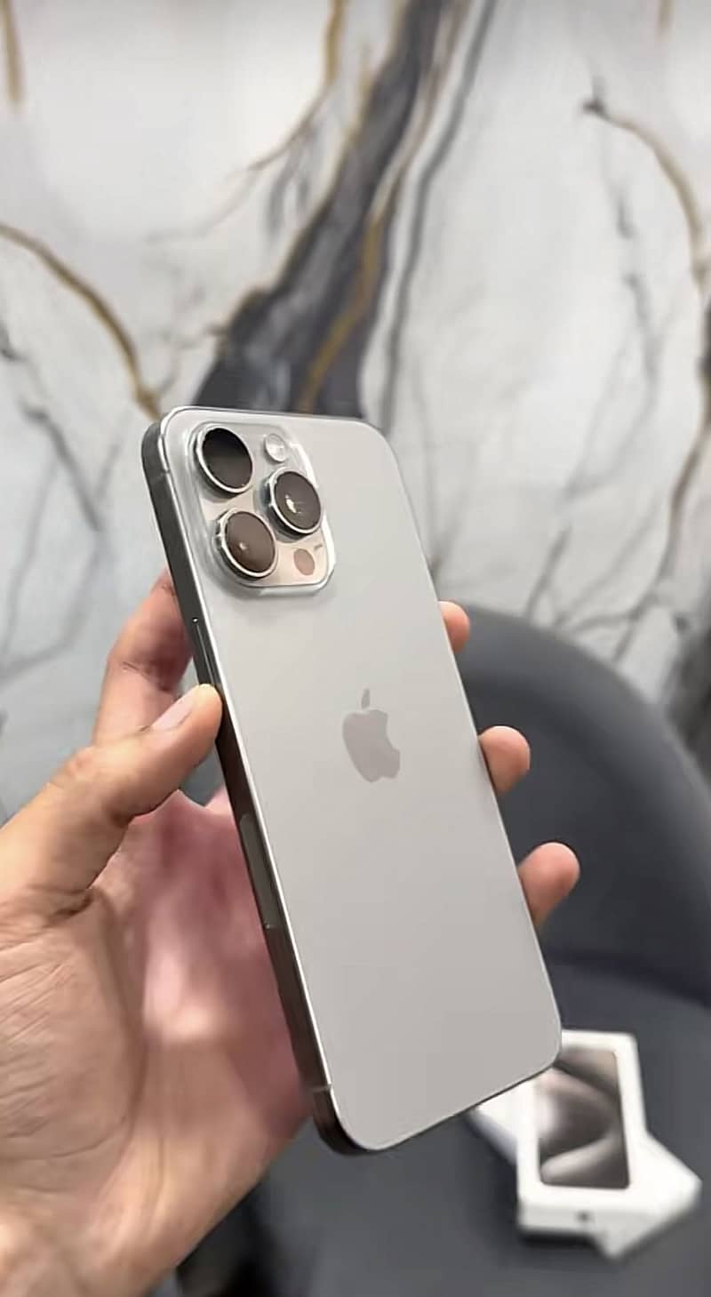 Iphone 15 pro max 3