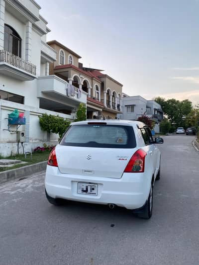 Suzuki Swift DLX 1.3 Navigation