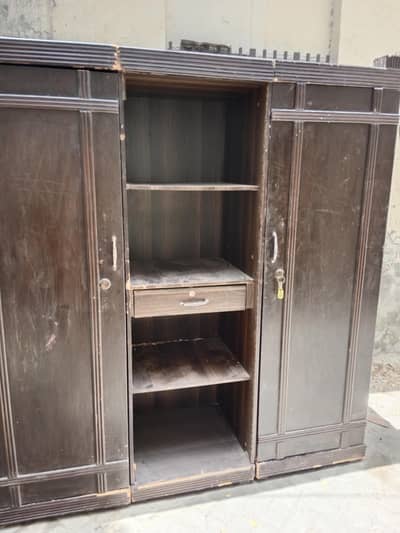 Strong Almari For Clothes, Shoes & Other Precious Items.