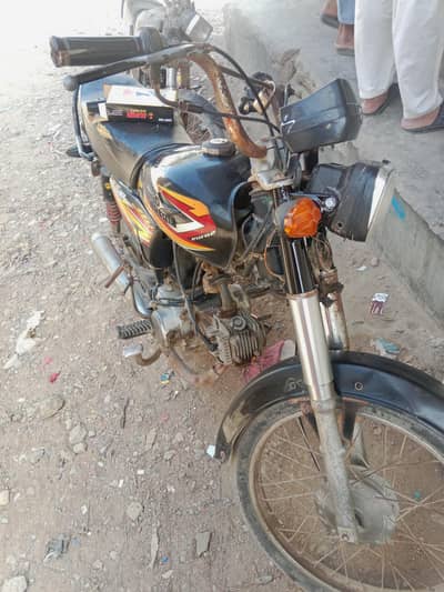majbore k waja se behj ra ho ret me gunjayesh karlunga