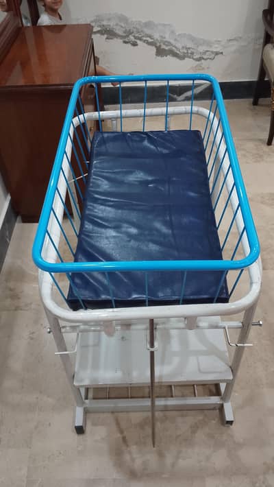 baby cot