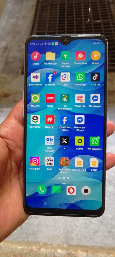 Oppo f15 8/128 good condition kit exchange posible