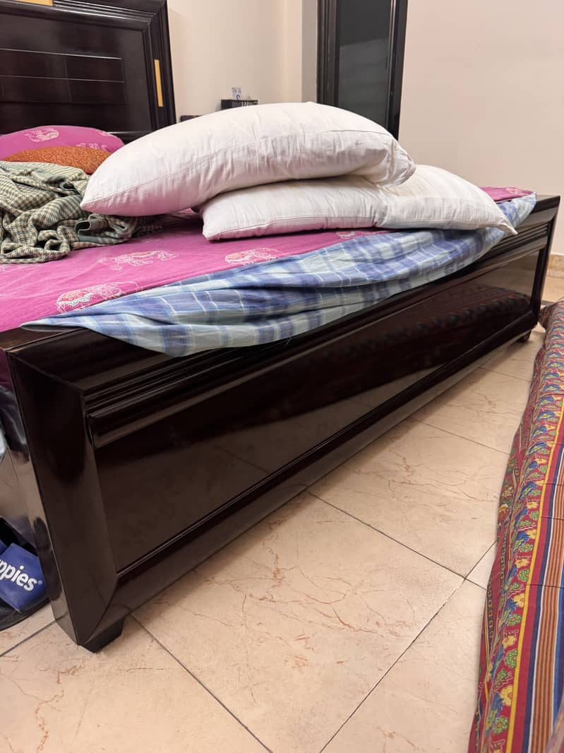 King size Bed  side table dressing 3