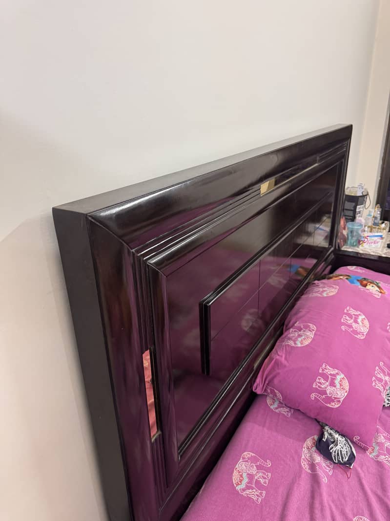 King size Bed  side table dressing 7