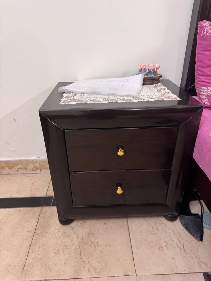 King size Bed  side table dressing 8