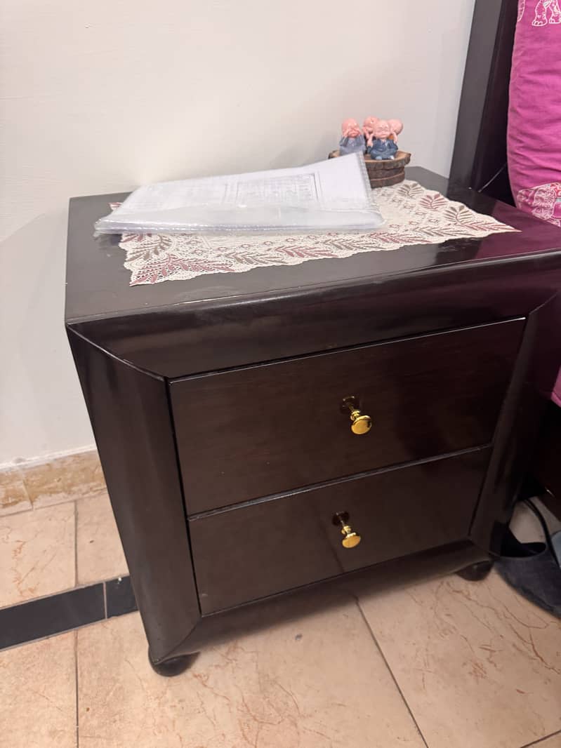 King size Bed  side table dressing 11