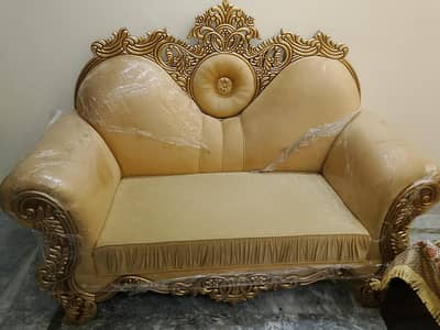 Royal Crown Luxury Sofa Set – Golden Carved Design – Premium Condition