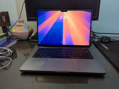 MacBook Pro M2 Pro – 16GB RAM / 512GB SSD with Box