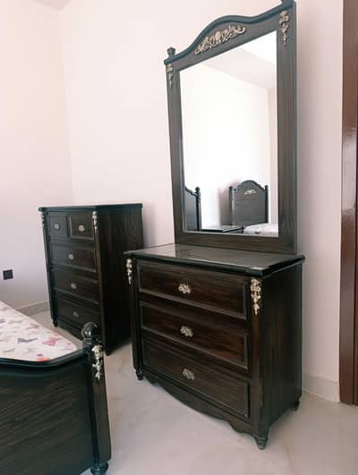 Two Single Beds with 6 Itmes