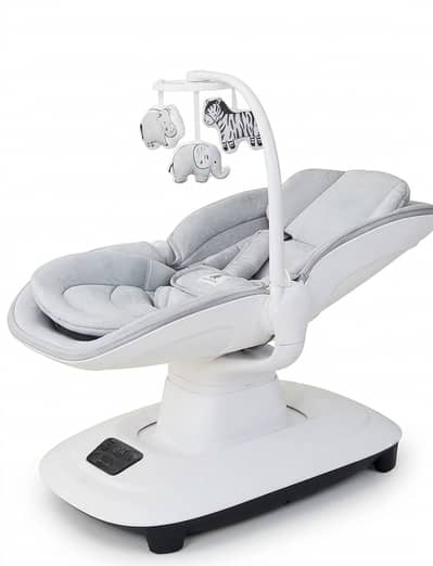 Electric baby swing for comfortable play time