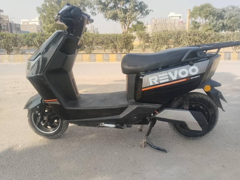 Revoo C02 8