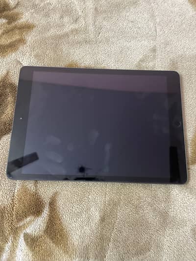 I pad 8 genration 128GB  with only Box