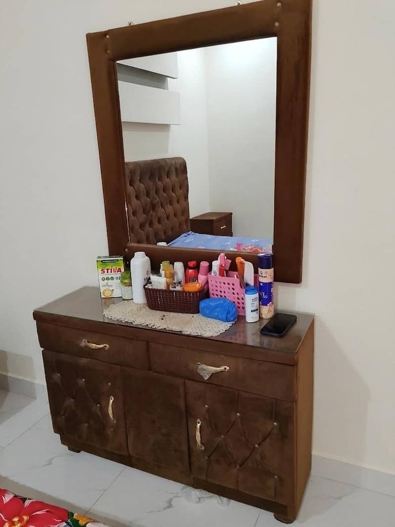 Complete Bed Set, Side Table and Dressing Table 1