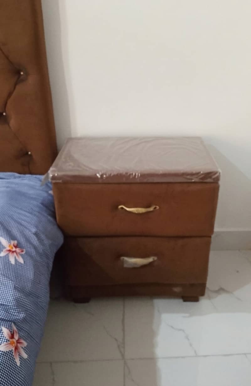 Complete Bed Set, Side Table and Dressing Table 2