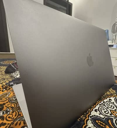 Macbook pro 15 core-i9 32/1tb