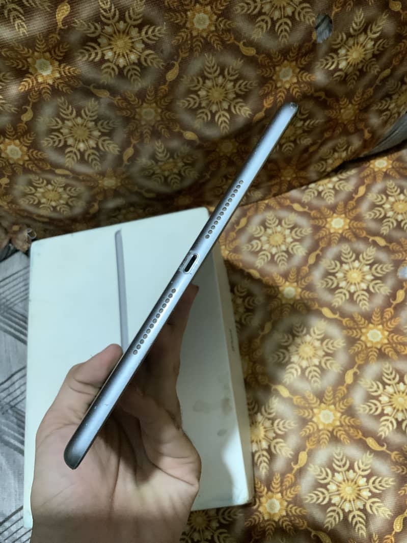 iPad 9 Generation with box 4