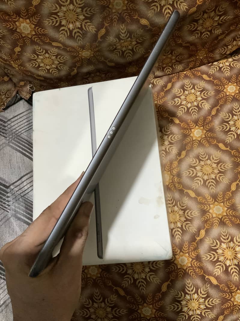 iPad 9 Generation with box 8