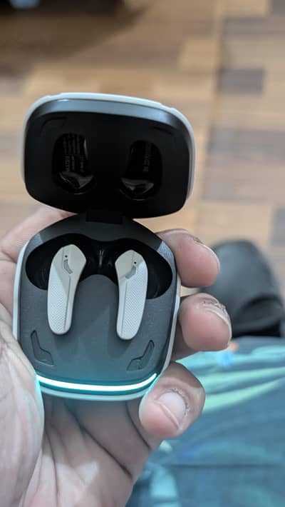 Dany Airdots 400- box opened 1 day