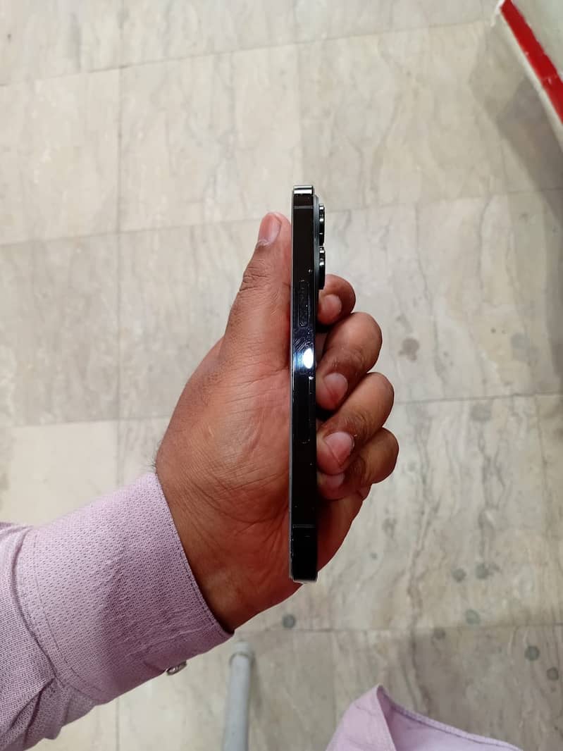 iPhone 14 Pro 4