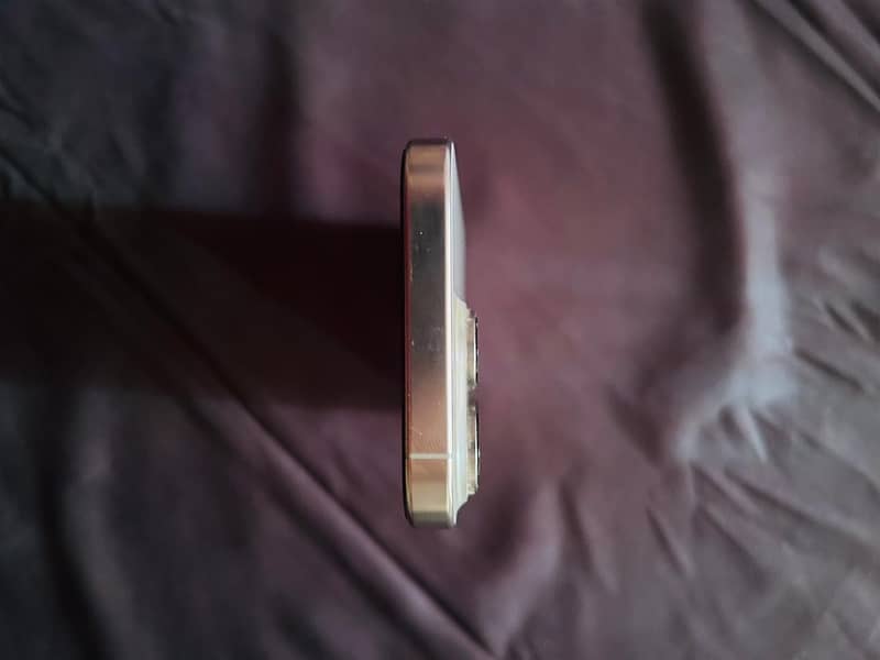 iPhone 16pro 256GB 4