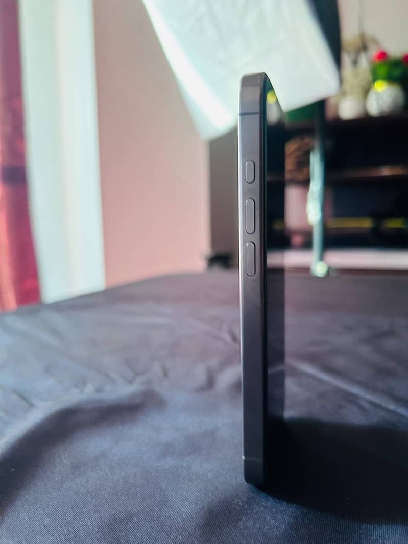 iPhone 16pro 256GB 5