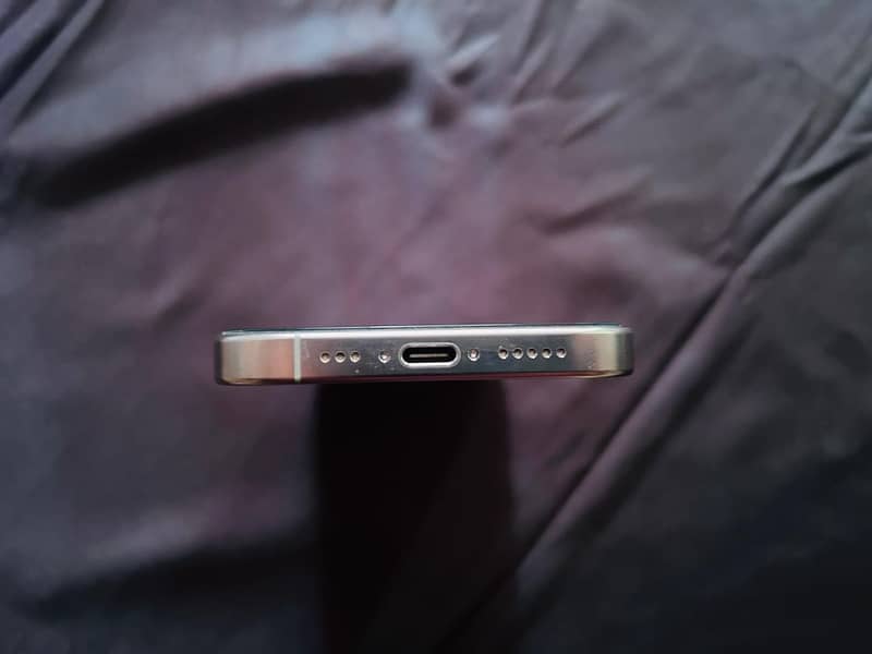 iPhone 16pro 256GB 7
