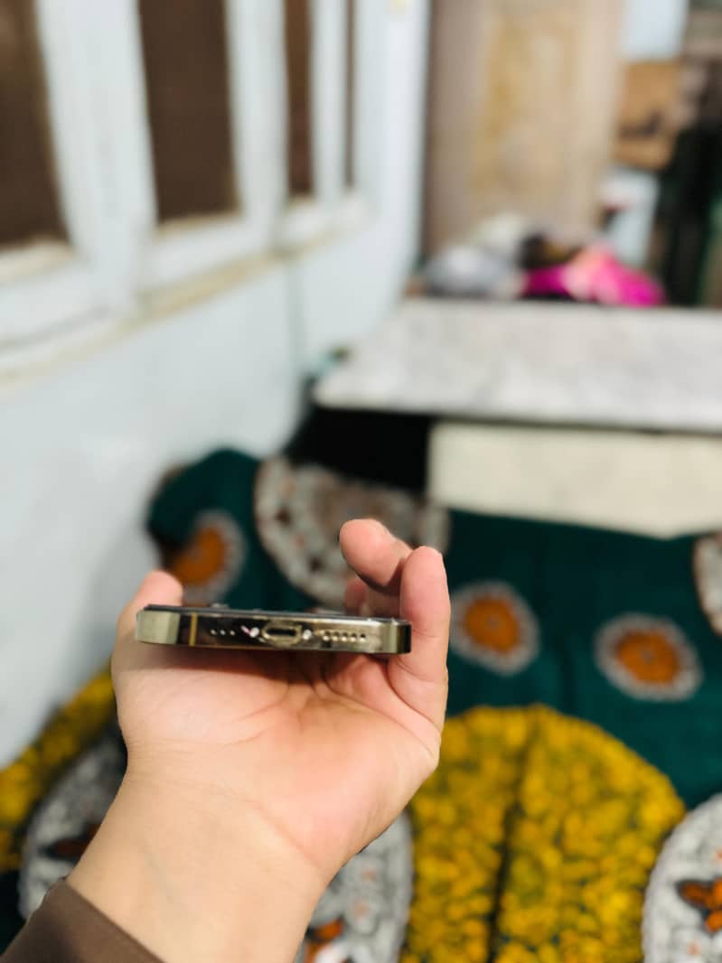 iPhone 14 pro 3