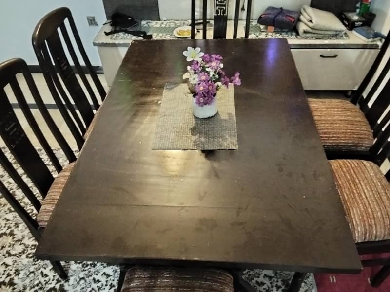 Dining table 0