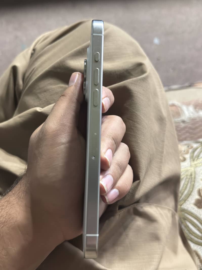 iPhone 15 pro max 5