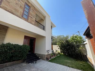 Deal of the day. . . 500 yards corner ,west open plot on prime location