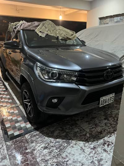 Toyota Hilux Revo V Automatic