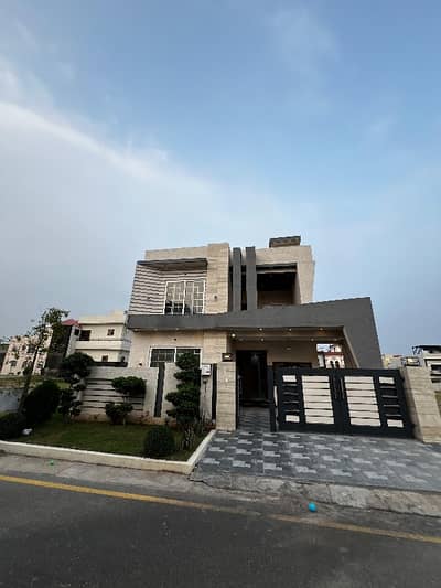 10 Marla House Available For Sale On Investor Rate.