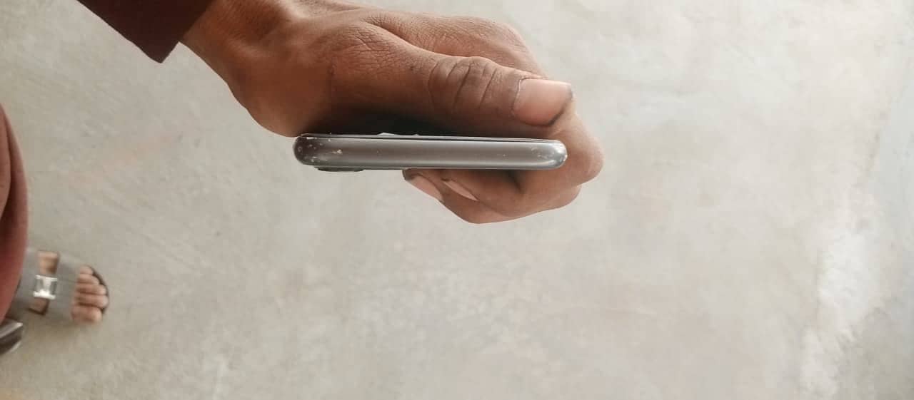 iPhone 11 5