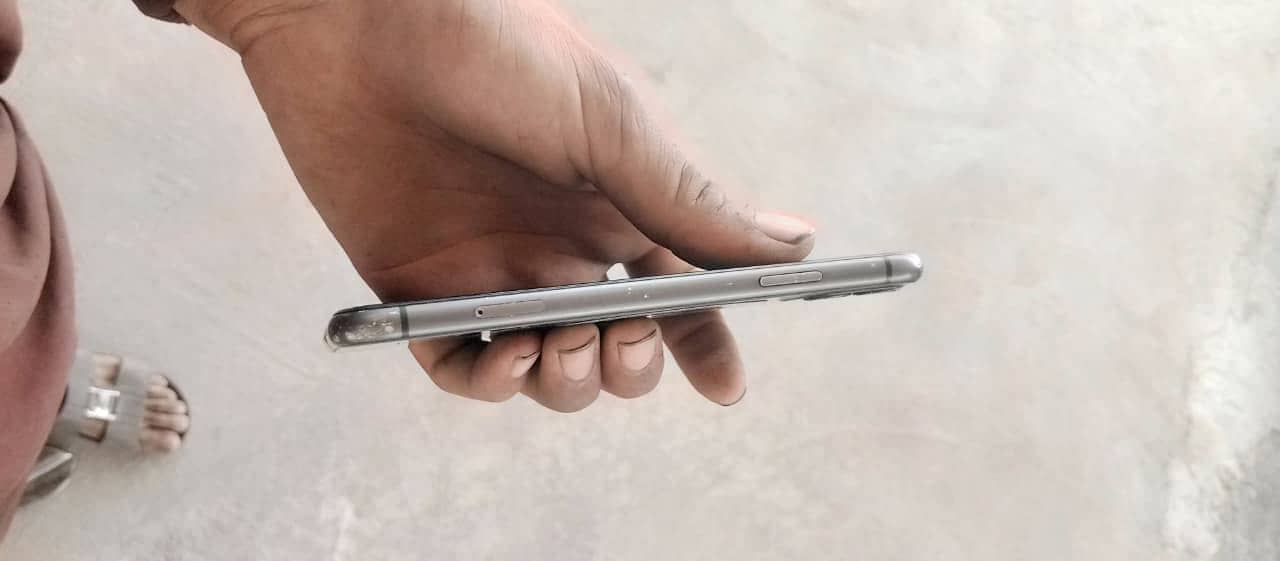 iPhone 11 6